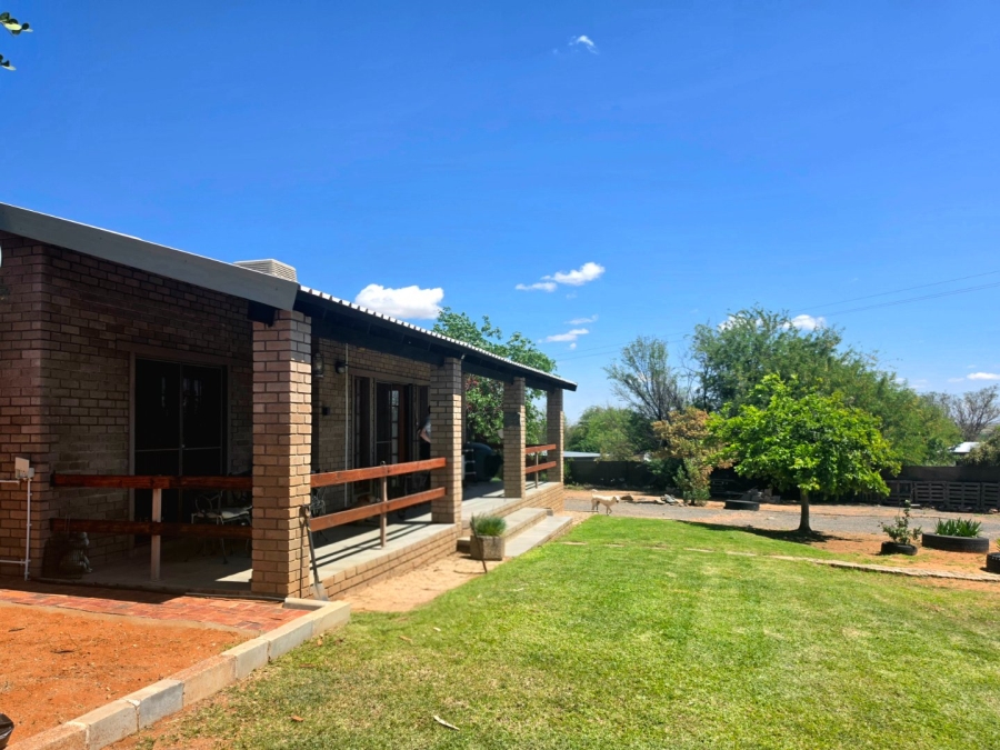 2 Bedroom Property for Sale in Upington Rural Northern Cape